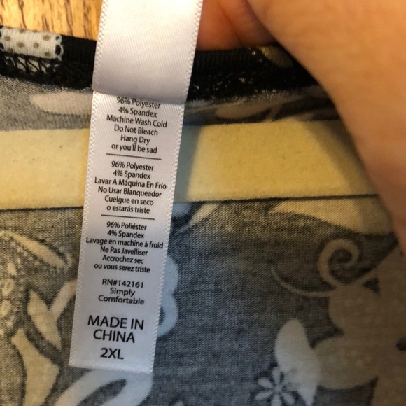 Lularoe Black & Taupe Floral Perfect Tee NWOT - Picture 4 of 6